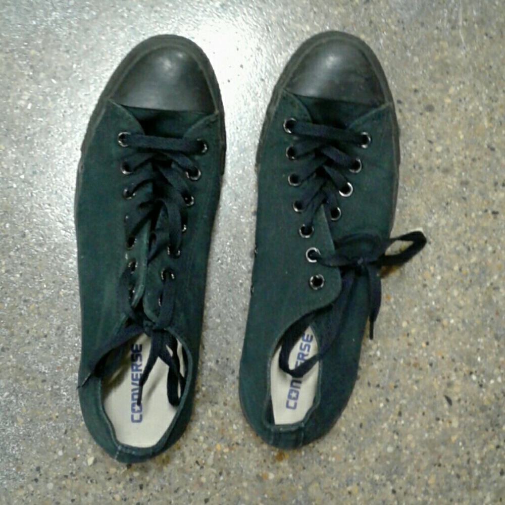 Tennis shoes.